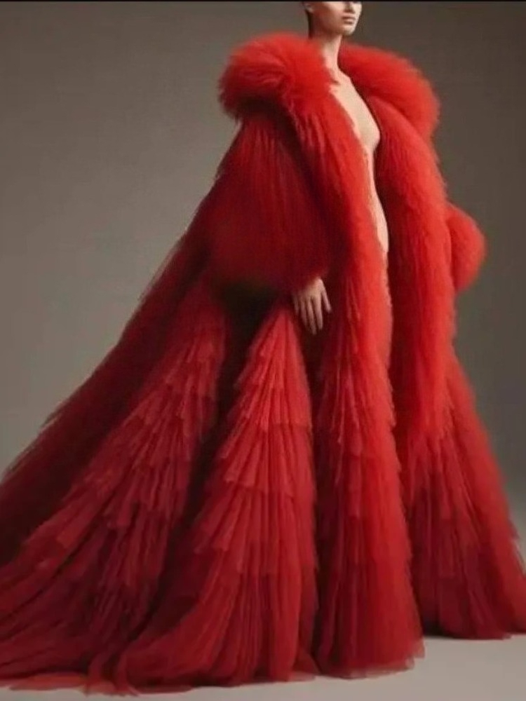 Women'S Red Formal Wear - Czerwona Puszysta Plisowana Falbaniasta Peleryna z