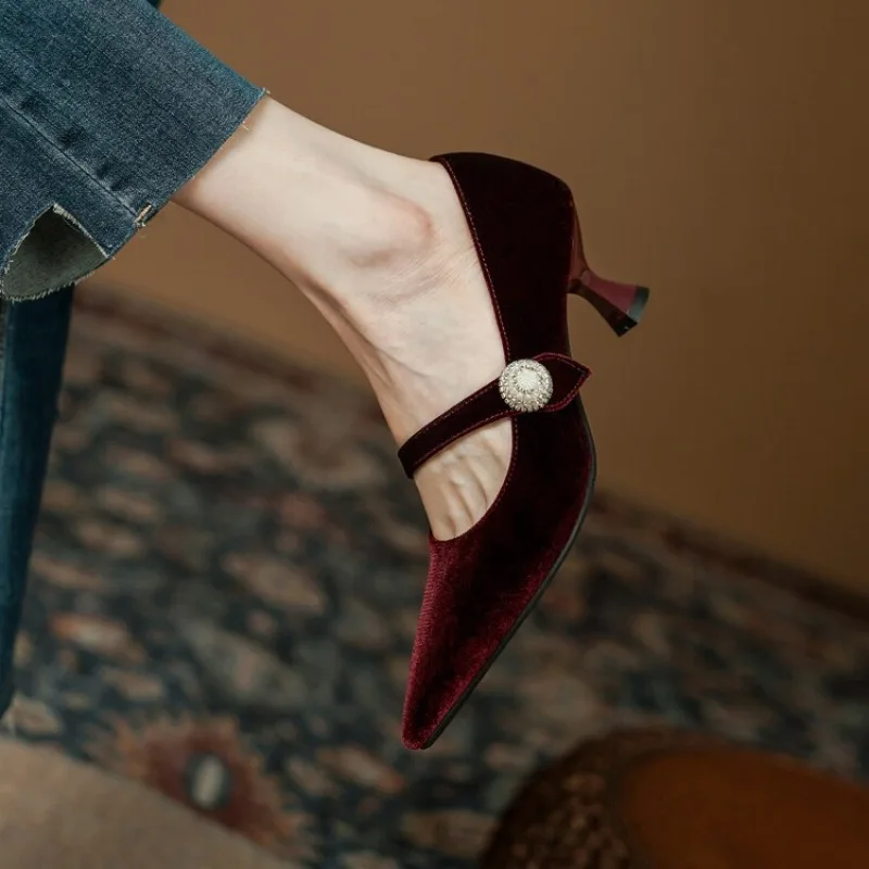 Czerwone szpilki Mary Jane z o – Womens Heels recenzja i cena